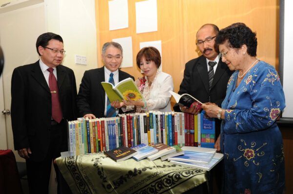 SGM Presents Books to Universiti Sains Malaysia