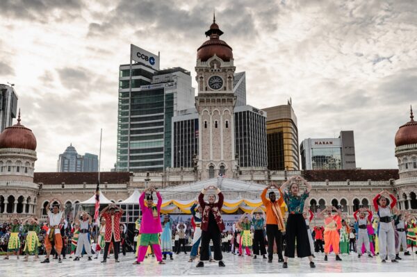 30 SGM youth division members from Kuala Lumpur participated in the National Day celebrations