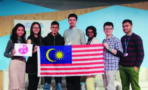 马来西亚青年代表成员出席第13届青年大会，参与气候政策和可持续性未来的讨论。 （2017年11月，德国，照片取自MYD网站）