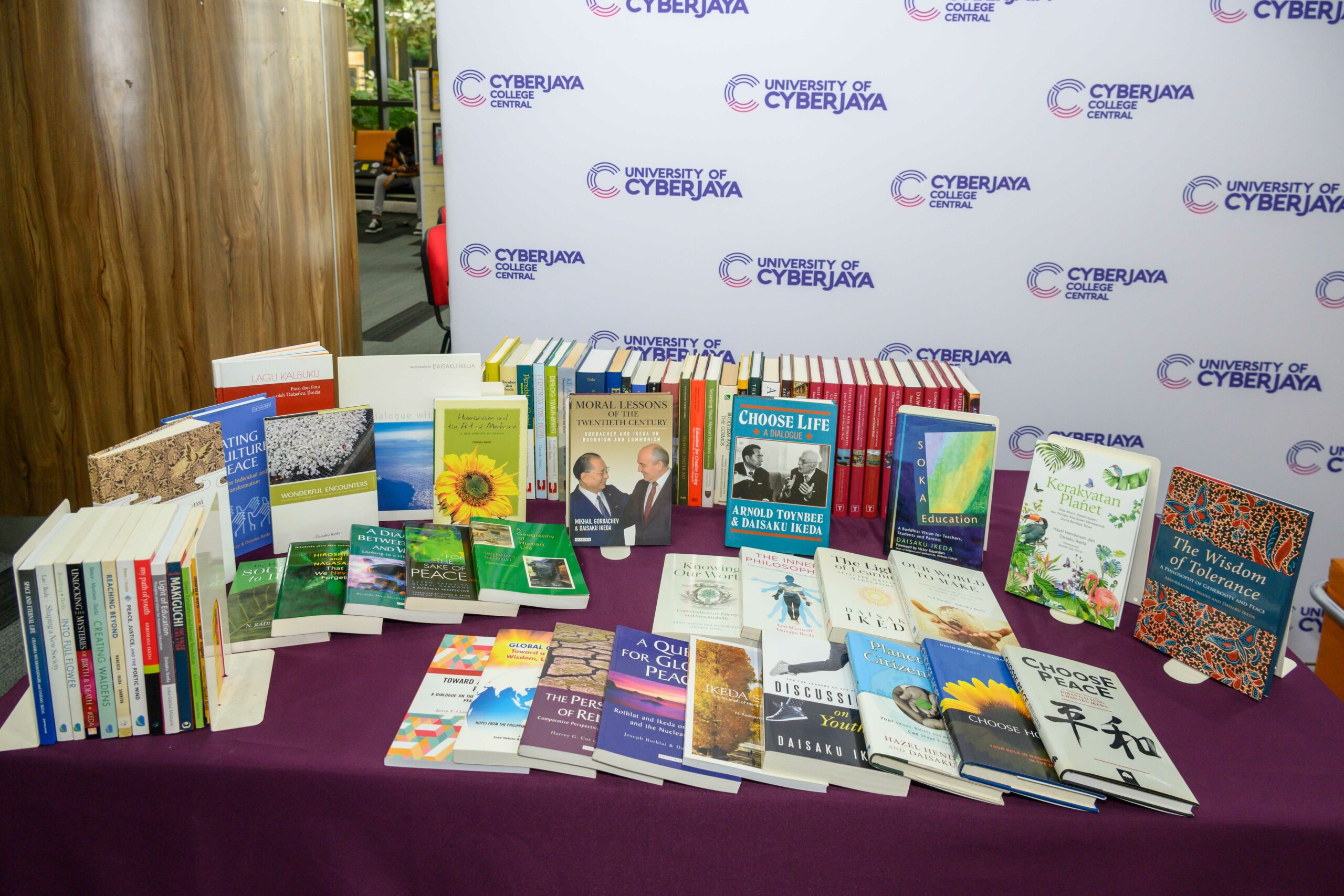 SGM Presents Books to University of Cyberjaya Library