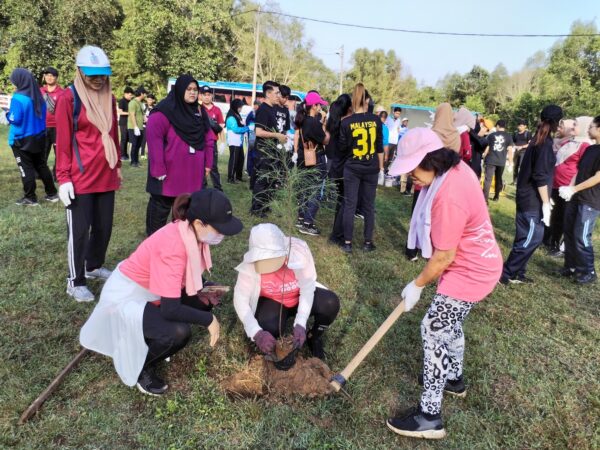 SGM Pahang Participates In "Clean Up Lovely Beach" Event