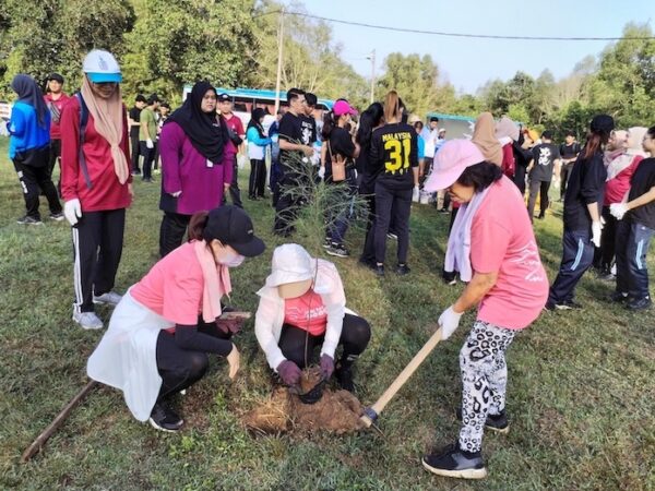 SGM Pahang Participates In "Clean Up Lovely Beach" Event