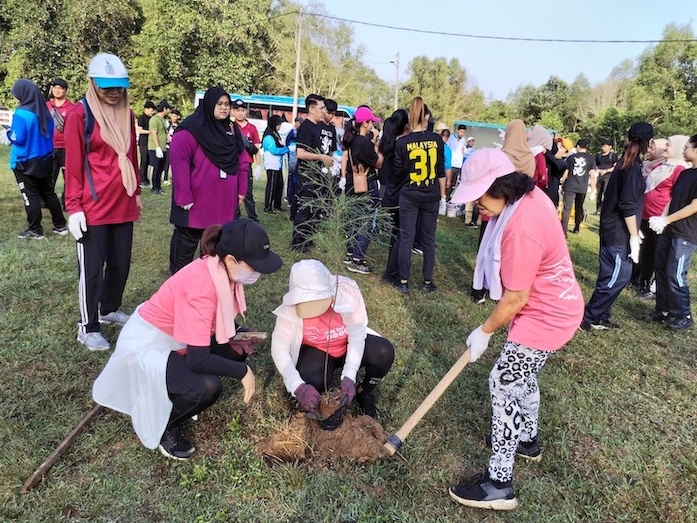 SGM Pahang Participates In "Clean Up Lovely Beach" Event