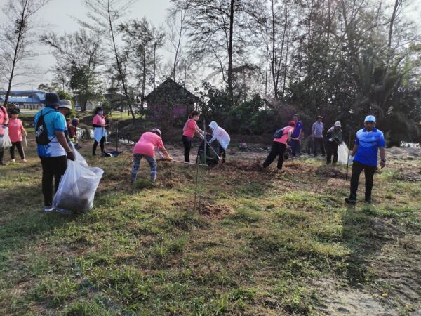 SGM Pahang Participates In "Clean Up Lovely Beach" Event