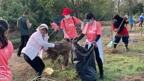 SGM Pahang Participates In "Clean Up Lovely Beach" Event