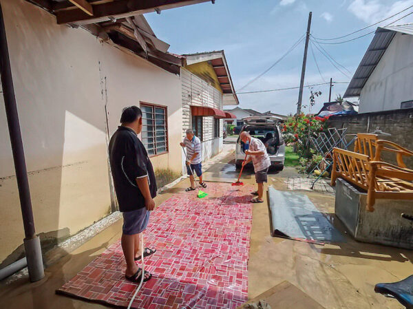 SGM Provides Relief Assistance and Encouragement to Johor Flash Flood Victims