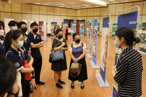 Students and Teachers from SMJK Yu Hua Visit the Seeds of Hope and Action Exhibition