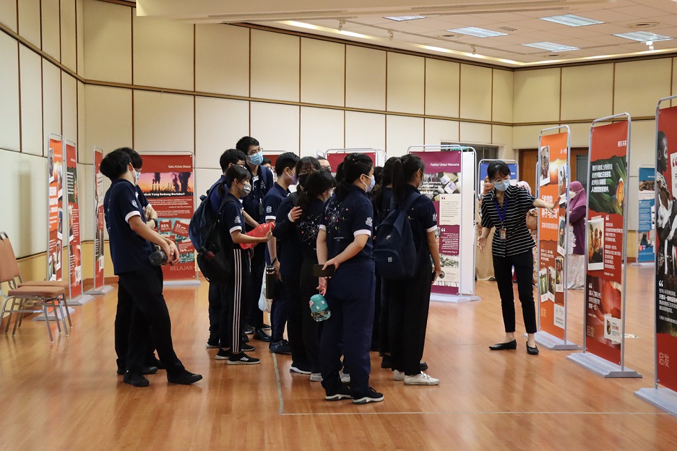 Students and Teachers from SMJK Yu Hua Visit the Seeds of Hope and Action Exhibition