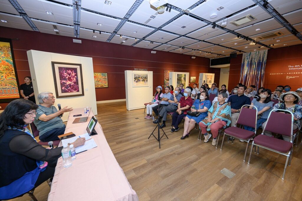 Honorary Chairman of Taiwan International Watercolour Association Gives Art Talk