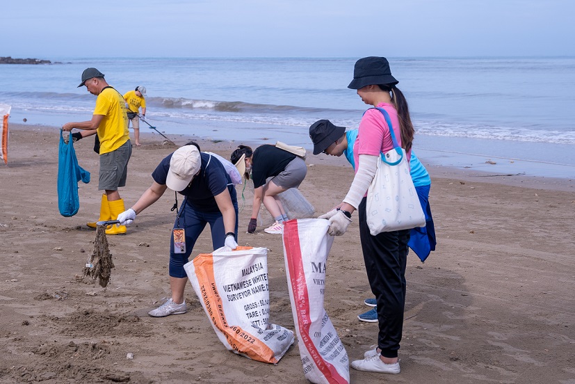20230916 Sabah beach cleaning