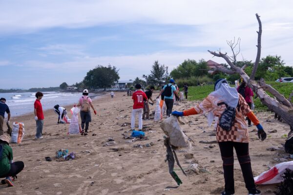 20230916 Sabah beach cleaning