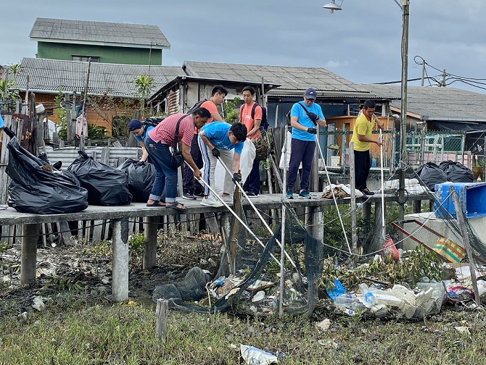 Pulau Ketam cleaning