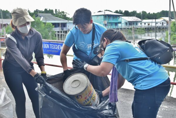 Pulau Ketam cleaning