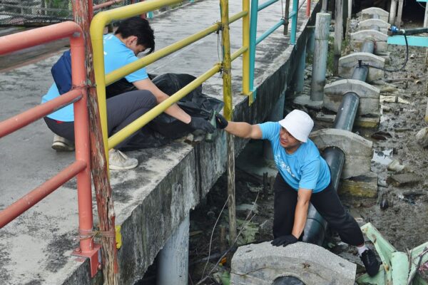 Pulau Ketam cleaning